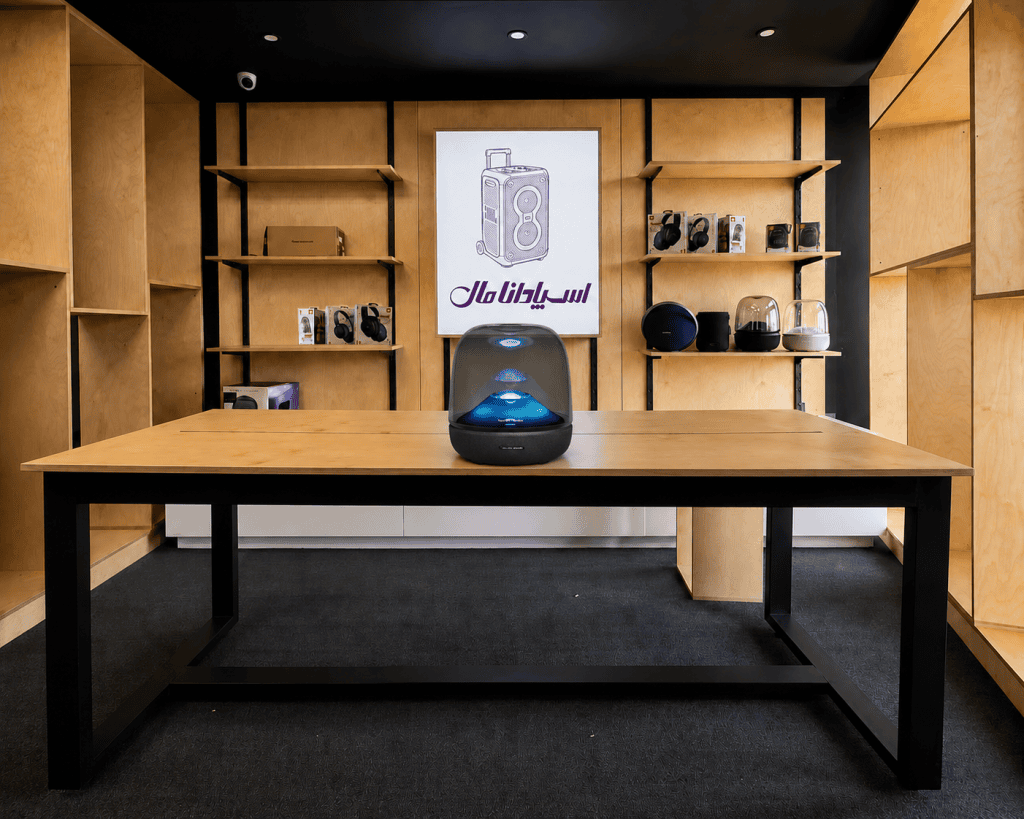 اسپیکر هارمن_موکاپ