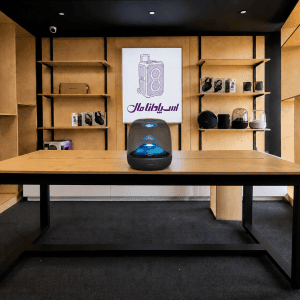 اسپیکر هارمن_موکاپ